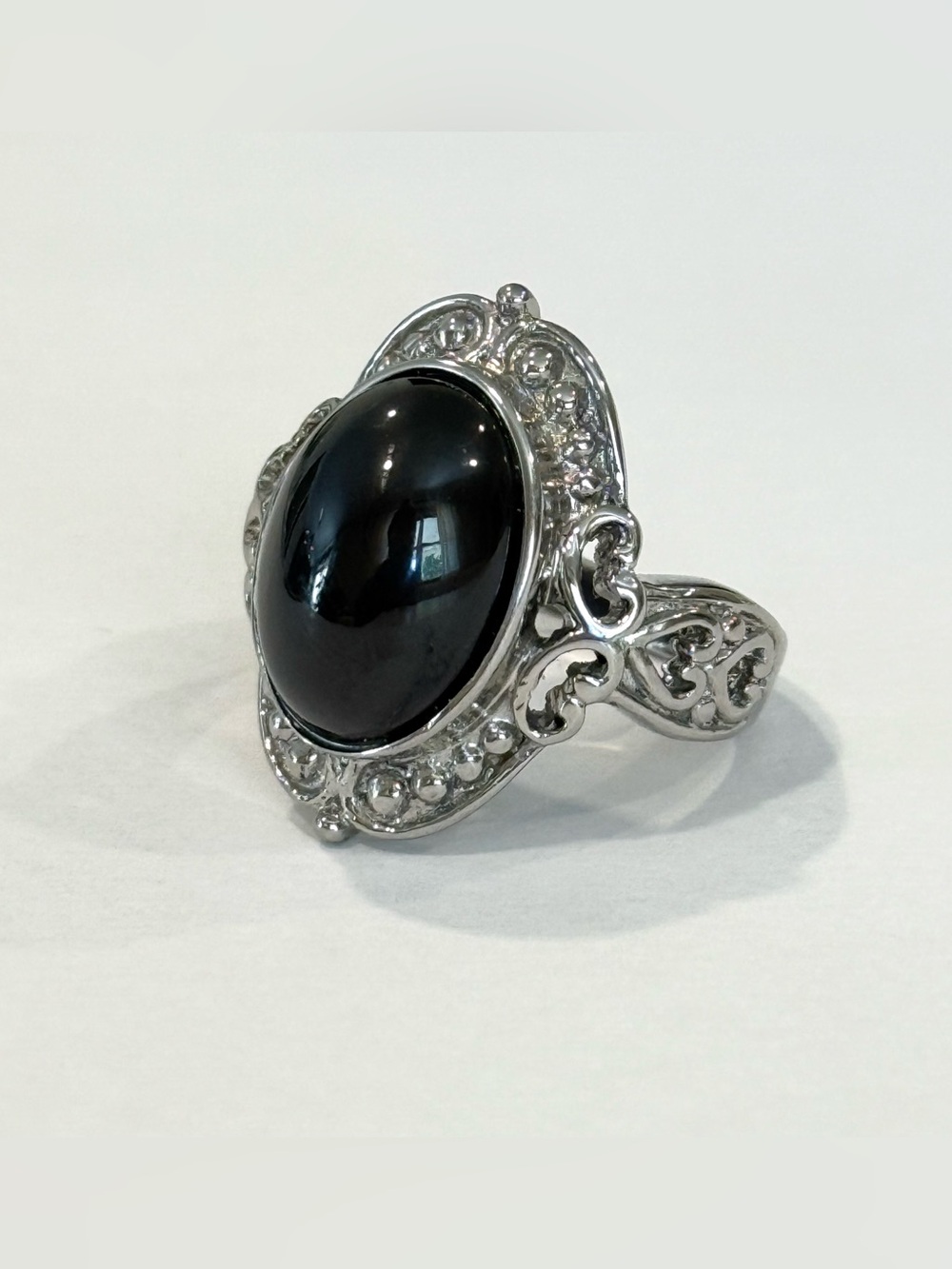 Sterling Silver Onyx Cabochon Ring Cocktail Statement Size 7.75 Hearts Ornate